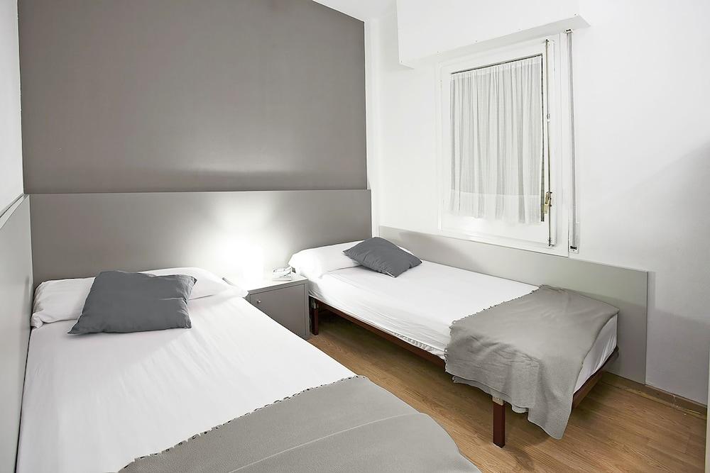 Sant Jordi Sagrada Familia Hostel