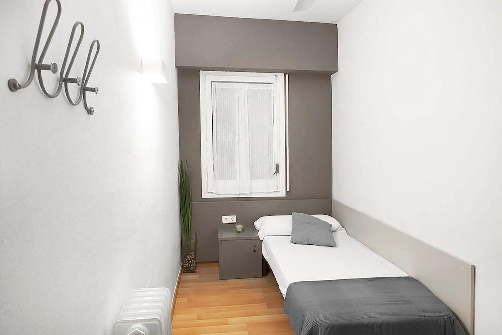 Sant Jordi Sagrada Familia Hostel
