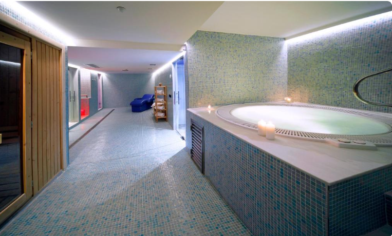 AXOR Barajas Hotel