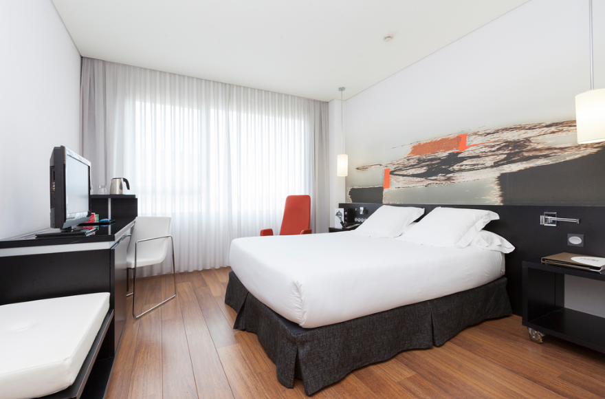 AXOR Barajas Hotel