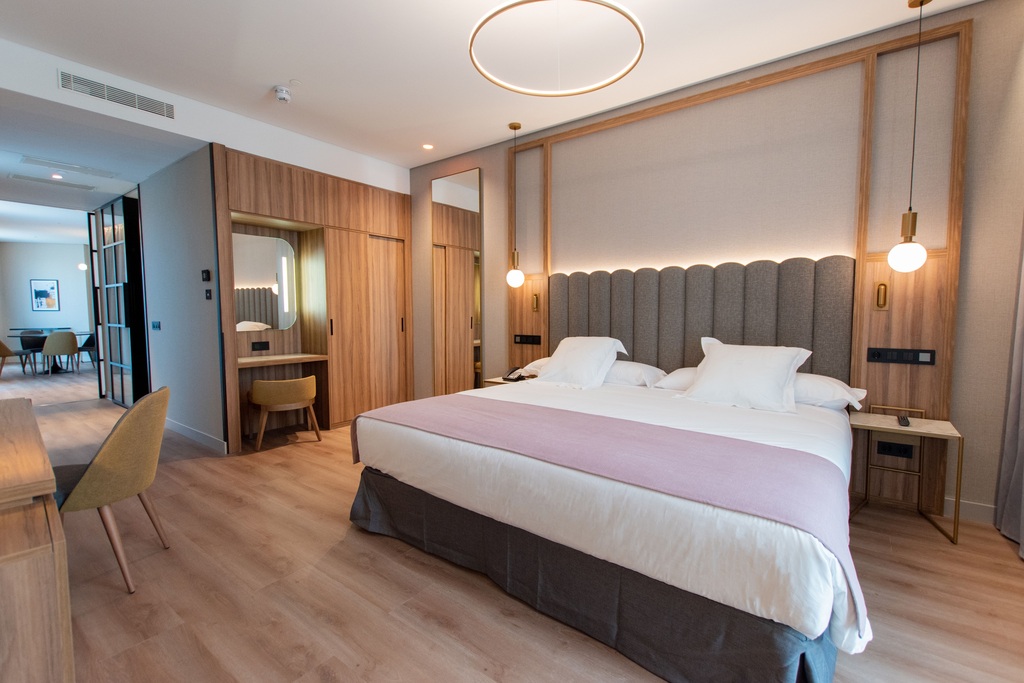 Hotel Giralda Center