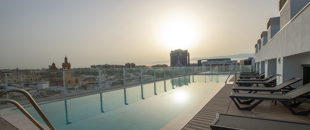 Hotel Giralda Center