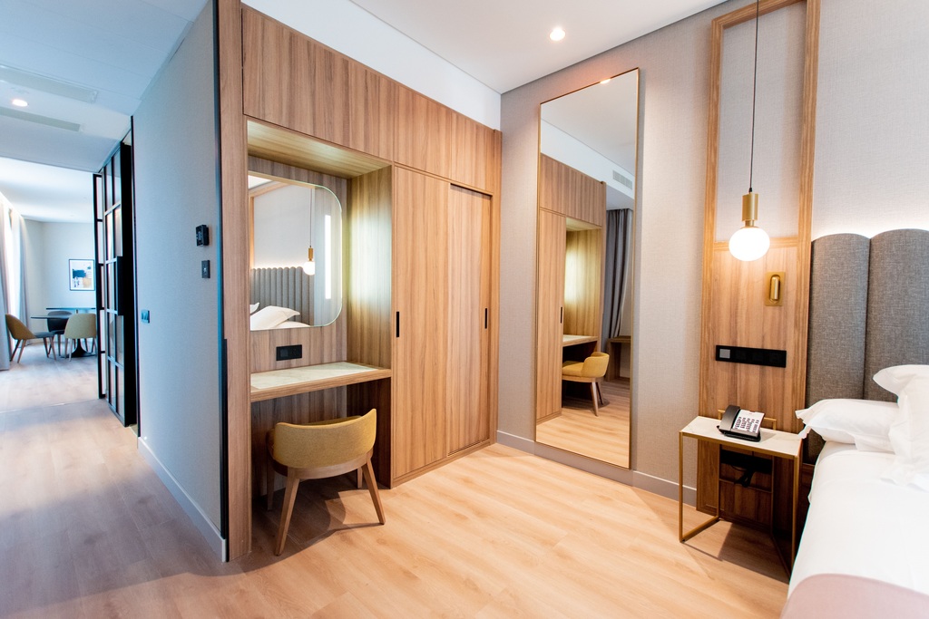 Hotel Giralda Center