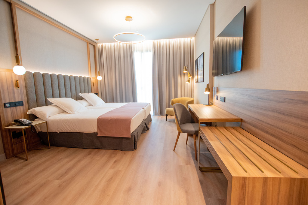 Hotel Giralda Center