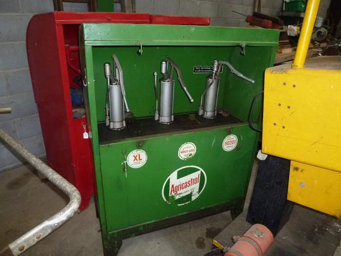 Castrol 3 pump oil good original condition