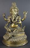 Sitzender vierarmiger Ganesha auf Rundsockel, Attribute, Indien 20.Jh., h. 17,5cm    Mindestpreis: