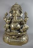 Große Skulptur des sitzenden Ganesha auf Lotossockel, Gelbmetall, Indien 20.Jh., h. 54cm, b. 38cm