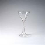 Benedikt von Poschinger, Oberzwieselau  Rotweinglas 'Menzel', 1900  H. 17,4 cm. Farbloses Glas,