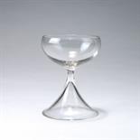 Benedikt von Poschinger, Oberzwieselau    Südweinschale, 1900  H. 10,4 cm. Farbloses Glas.