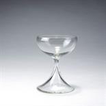 Benedikt von Poschinger, Oberzwieselau   Südweinschale, 1900  H. 10,3 cm. Farbloses Glas.   Ausst.-
