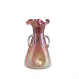 Glasfabrik Elisabeth, Pallme-König & Habel, Kosten bei Teplitz  Henkelvase, 1900-1905  Mit drei