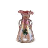 Glasfabrik Elisabeth, Pallme-König & Habel, Kosten bei Teplitz  Henkelvase, 1900-1905  Mit drei