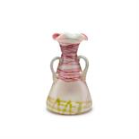 Glasfabrik Elisabeth, Pallme-König & Habel, Kosten bei Teplitz  Henkelvase, 1900-1905  Mit drei