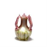 Glasfabrik Elisabeth, Pallme-König & Habel, Kosten bei Teplitz  Henkelvase, 1900-1905  Dreifach
