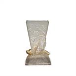 Cristallerie de Baccarat  Vase 'Sauterelle', 1878  H. 20 cm. Farbloses Pressglas, teilweise