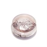 Daum Frères, Nancy  Deckeldose, um 1895  Gedrungene Form. H. 6,1 cm. Farbloses Glas, eisglasartig