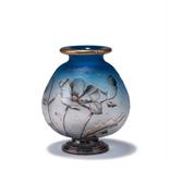 Daum Frères, Nancy  Vase 'Pavot' mit Silbermontierung von Malvézieux-Ainé, Paris, um 1895  Kugelform