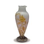 Daum Frères, Nancy  Große Vase 'Magnolia soulangeana', um 1900  Ovoider Korpus mit frei geformter,
