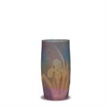Daum Frères, Nancy  Vase 'Iris', um 1900  Schlanke Tonnenform. H. 12,1 cm. Überfangglas, farblos,