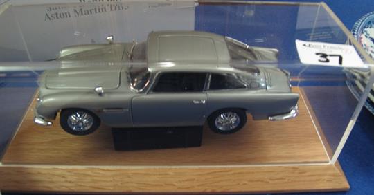 aston martin db5 diecast model