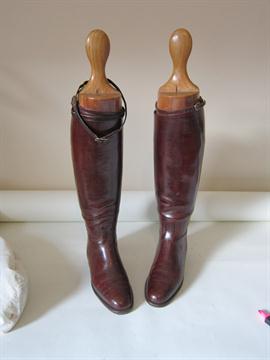 riding boots with garter straps
