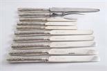 A SET OF FIVE VICTORIAN, ELIZABETHAN PATTERN TABLE KNIVES two side knives & a carving knife & fork