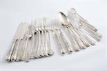 A SMALL QUANTITY OF VICTORIAN, ELIZABETHAN PATTERN FLATWARE & CUTLERY: Six table forks, three