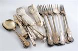 A QUANTITY OF MODERN ELECTROPLATED QUEEN`S PATTERN FLATWARE & CUTLERY including seven very large