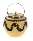 A WEDGWOOD EPNS MOUNTED YELLOW JASPER DIP BISCUIT BARREL AND COVERsprigged in black jasper with