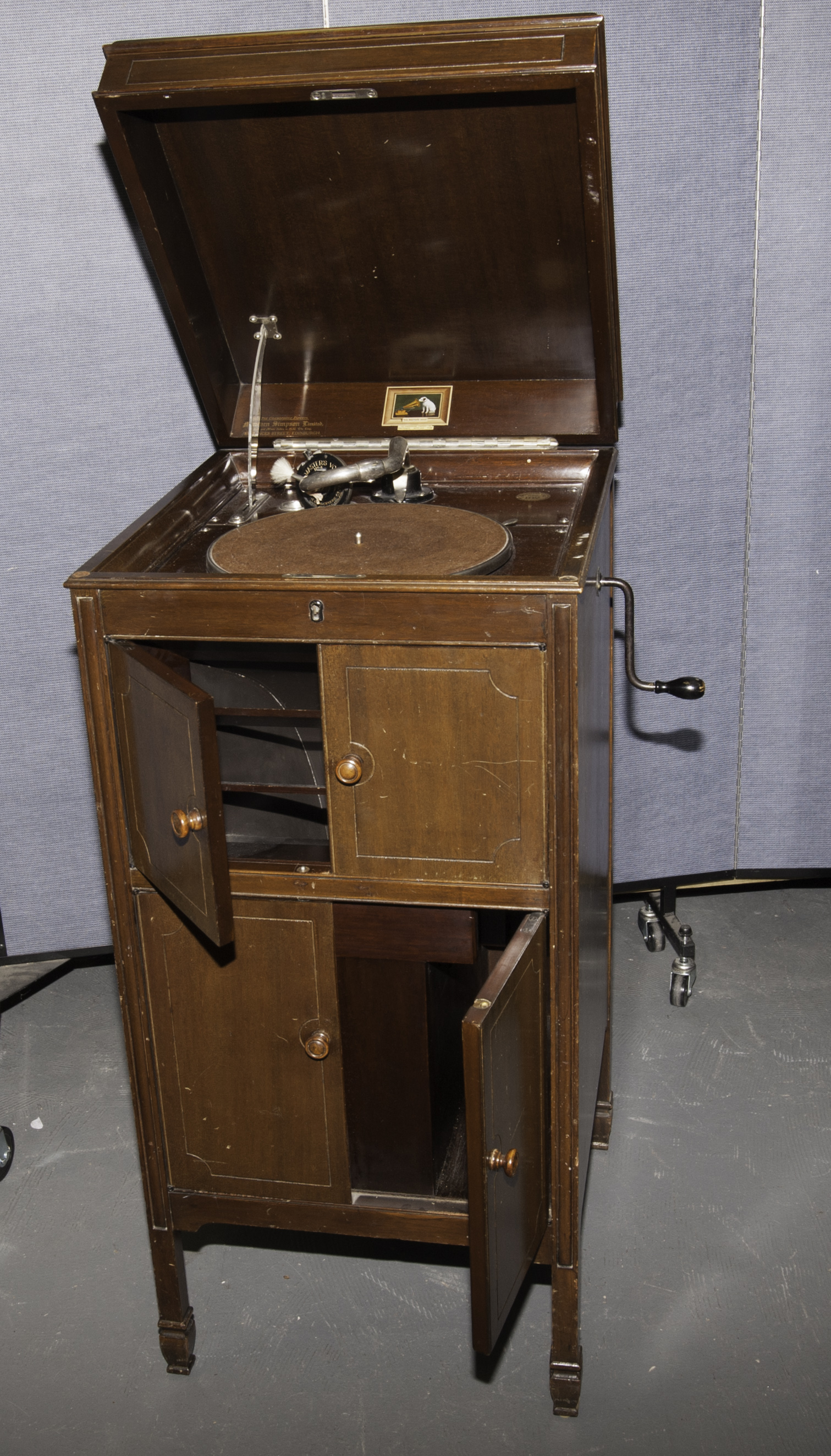 Cabinet Gramophone An Hmv Model 162 With No 4 Soundbox `saxophone