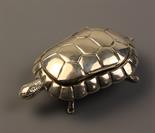 A Silver Snuff Box in the form of a tortoise hallmarked Birmingham 1908 with Henry Williamson Ltd