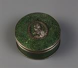 A Circular Shagreen Snuff Box with Decorative Banding and a Gentleman's Profile to the Lid, 3 ins (