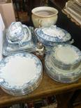 Late Victorian dinner ware, jardiniere and caster