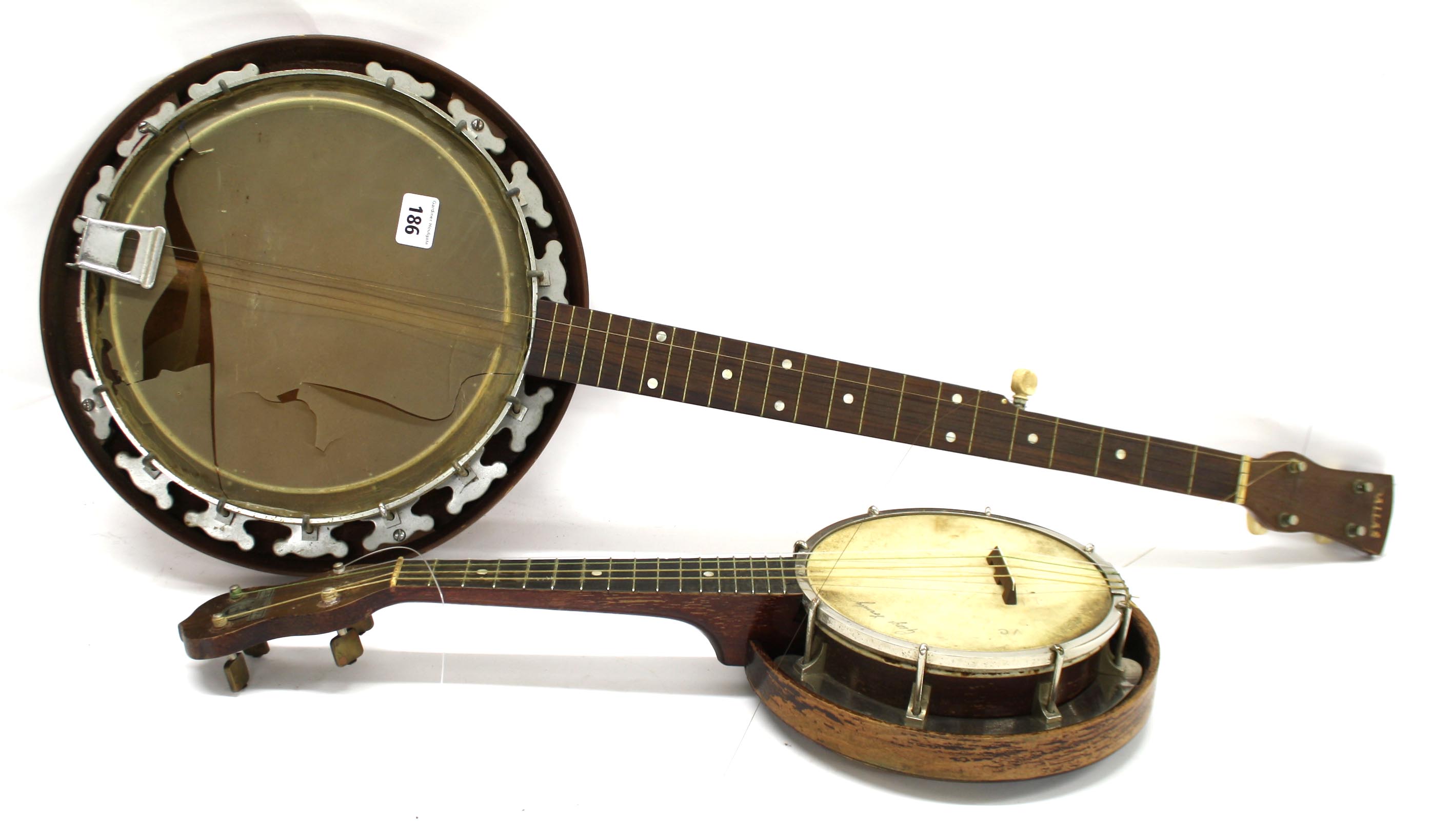 Dallas tenor banjo, the shaped headstock above a 22 fret rosewood