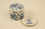 Chinese blue and white betel jar and cover, early 19th Century, squat cylinder form decorated with