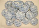 Spode Castle pattern blue and white dinner wares, early 19th Century, comprising four dinner plates,