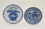Finely decorated Chinese blue and white export plate, late Qianlong (1736-95), decorated with a