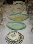 19TH CENTURY WEDGWOOD, creamware ivy bordered sauce tureen and lid, 4 leaf decorated Wedgwood dishes