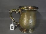 A silver baluster form tankard Birmingham 1929 -30 - maker J.F.  - Height 125 mm - Weight approx.