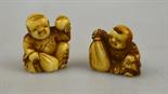 Two Japanese ivory netsuki carved as seated small boys, Meiji, approx. 2.5 cm high (2)