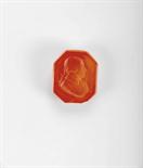 Male profile”, carnelian agate relief, Portuguese, 18th/19th C., small falws Dim. - 2,4 x 2 cm