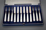 SET OF SIX SILVER AND MOTHER-OF-PEARL FRUIT KNIVES AND FORKS Sheffield 1932, in presentation case (