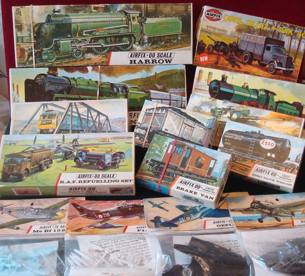 Collection of Orignal Model Kit: To include Airfix R.A.F. Refuelling Set, Girder Brdge, Mineral