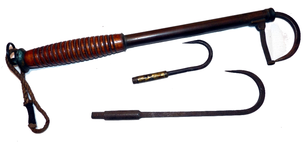 ACCESSORIES: Fine Victorian brass extending salmon gaff, 2 draw with hinged point protector,