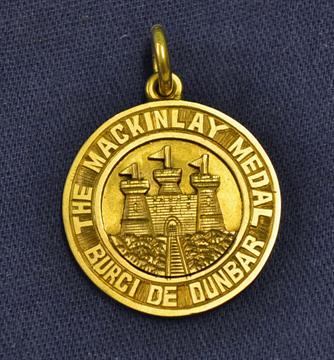 Fine 1935 Dunbar Golf Club 9ct gold medal – the obverse is engraved to the border “Dunbar Golf