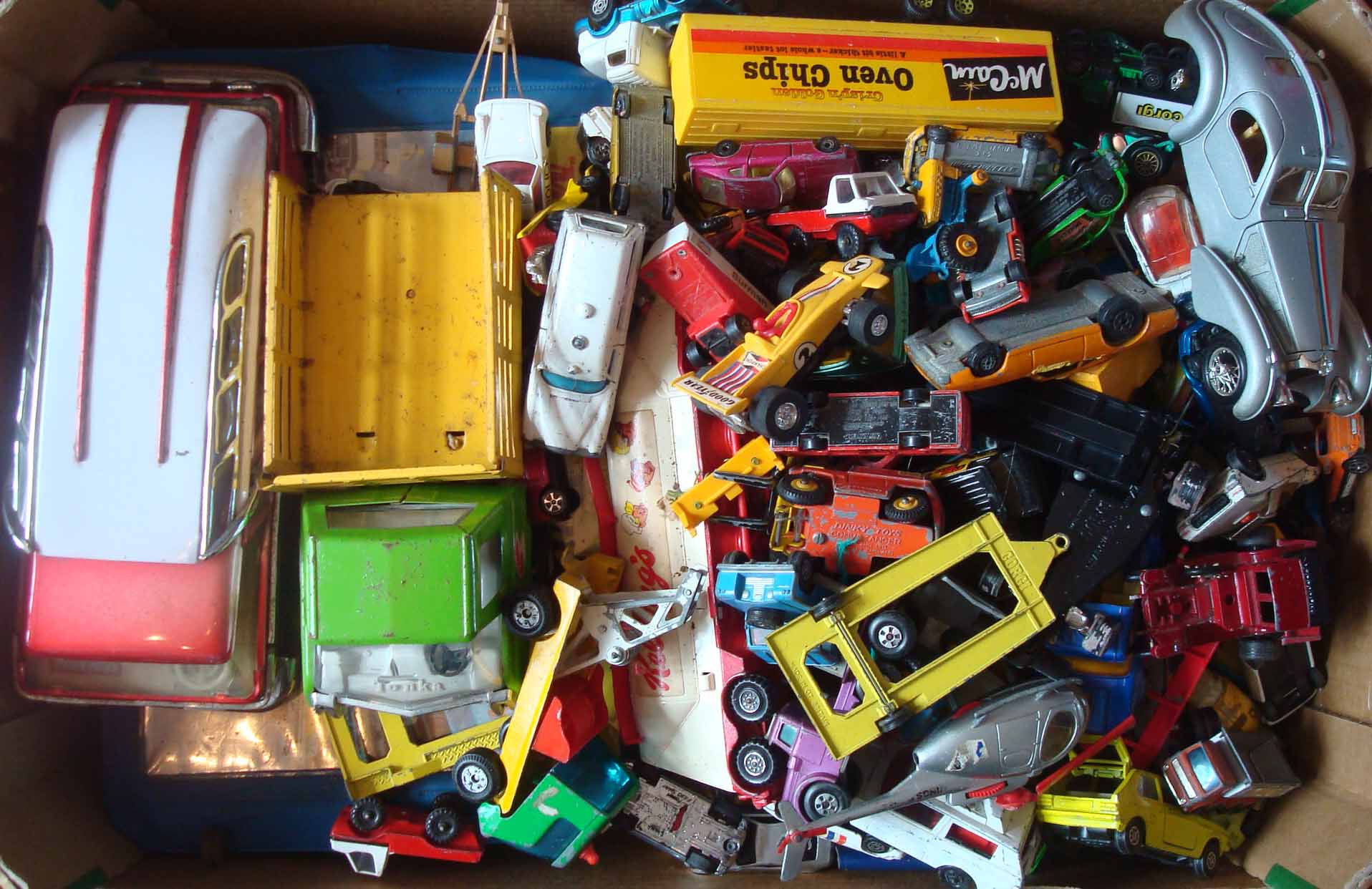 Large Collection of Playworn Diecast: To include Matchbox and other makers comes with Matchbox carry
