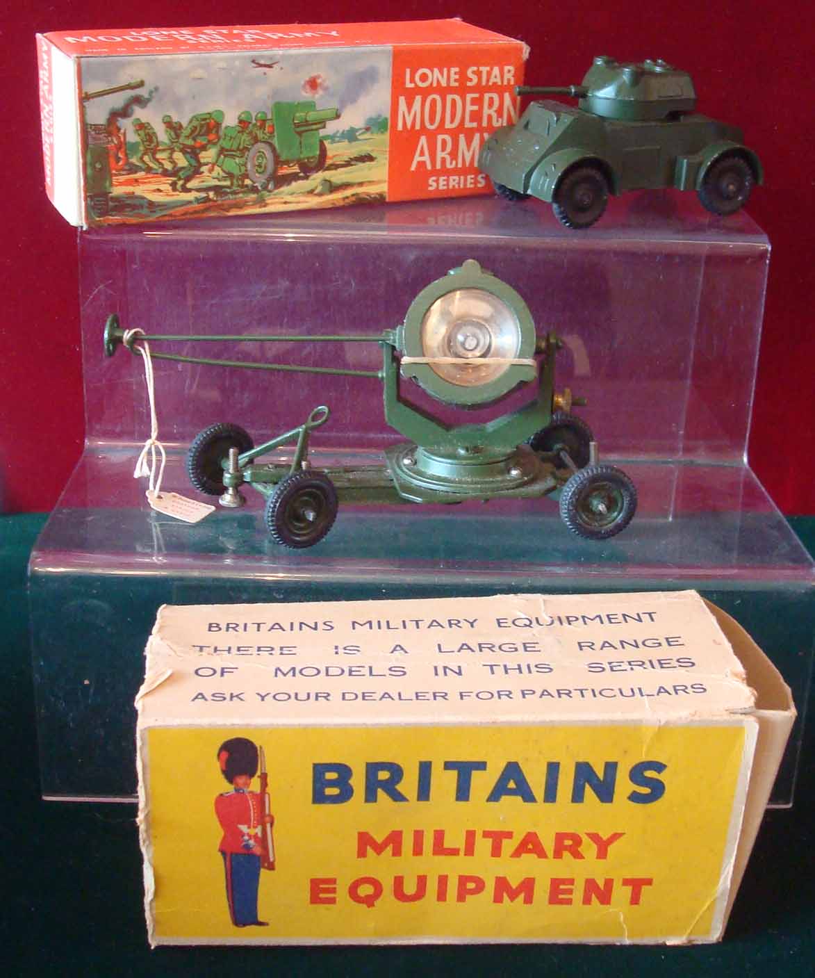 Britains No.1718 Searchlight on Mobile chassis: Dark military green body, hubs, black rubber tyres -
