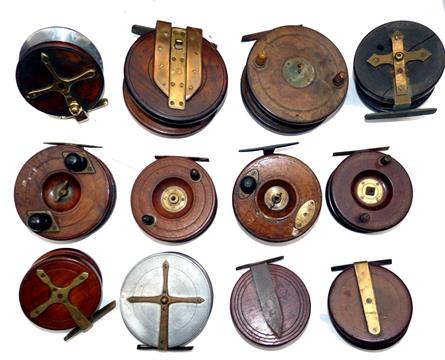 REELS (12): Collection of 12 wood/brass Nottingham pattern reels, sizes 3.5”-5”, various patterns,