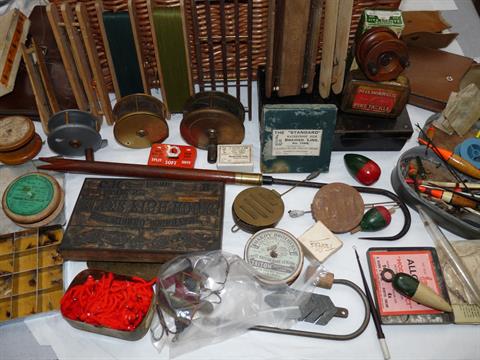 REELS & ACCESSORIES: Good collection of mixed accessories and reels incl. a 2” wide drum