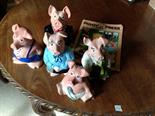 Full family of Nat West pigs, complete with booklet.